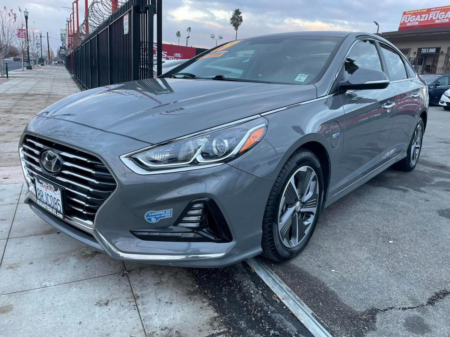 2019 GRAY /GRAY Hyundai Sonata Plug-In (KMHE14L22KA) , located at 744 E Miner Ave, Stockton, CA, 95202, (209) 944-5770, 37.956863, -121.282082 - Photo#3